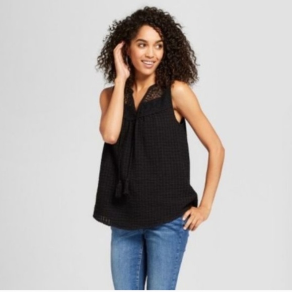 Black Lace Textured V Neck Tassel Tank Top-64-263 - Picture 1 of 5